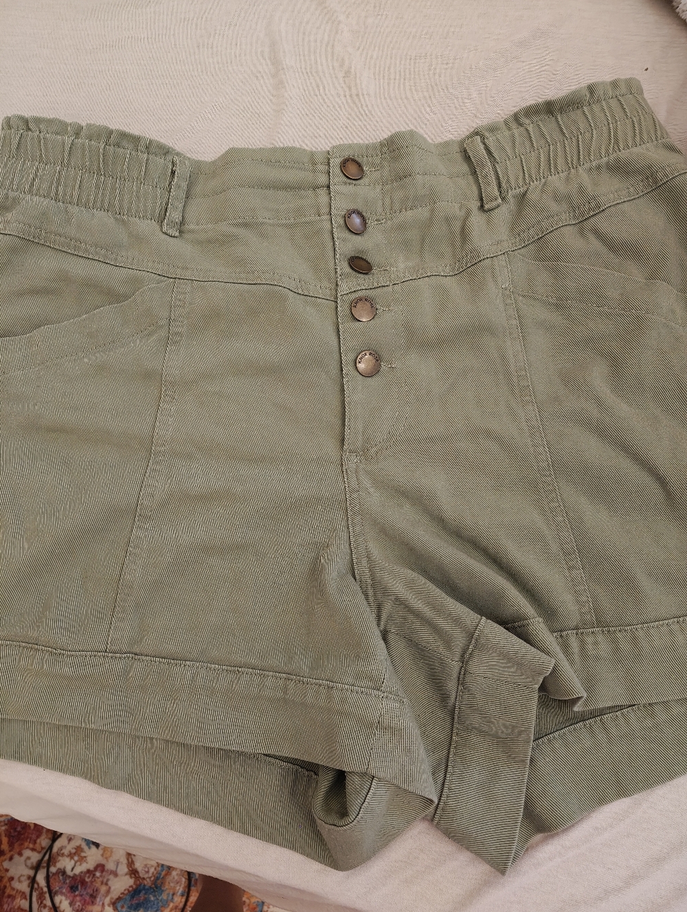 Knox Rose High-Waist Button Front Olive Green Shorts